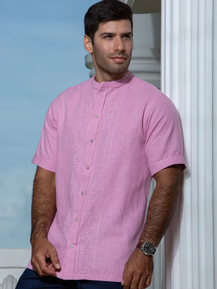 Guayabera-y-Camisa-Artesanal-Rosa-Palo-Cuello-neru-calado