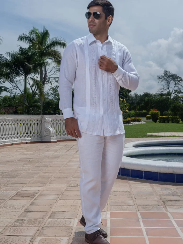 Guayabera Blanca Cuello Basico