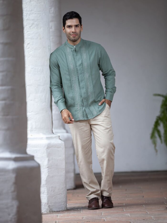 Guayabera elegante verde oliva Sendero del Valle