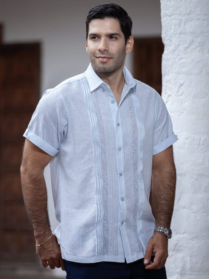 Guayabera Elegante Azul Claro Amanecer Cartagueño