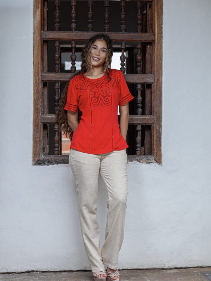 Blusa Roja Calada Hecha a Mano en Colombia