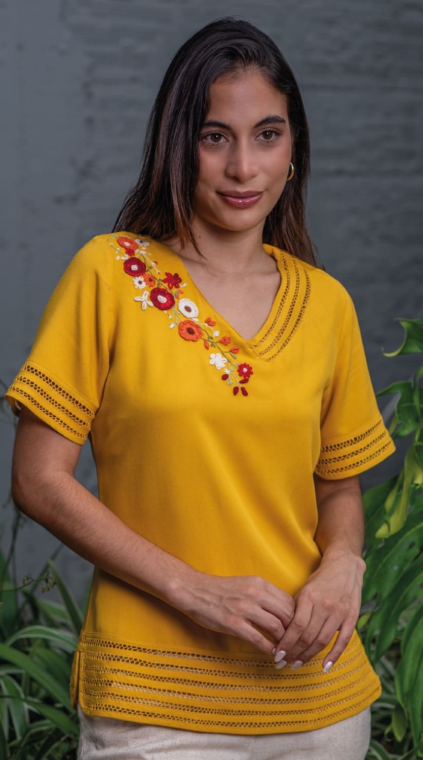 Blusa Artesanal Mostaza Bordada en Patecabra y Pasado - Image 2