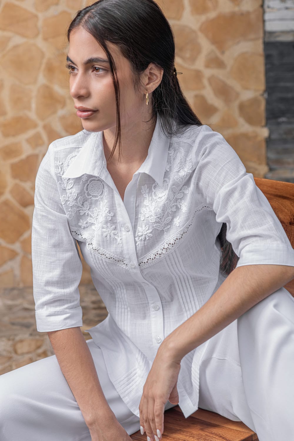 Blusa Bordada a Mano Blanca en Algodón Vida