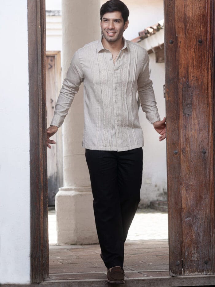 Guayabera Artesanal Color Arena Sabiduria en Lino